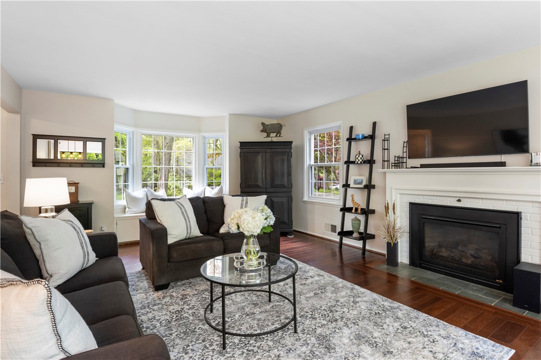 658 Oakridge Drive Irondequoit, NY 14617 - Photo 8 of 49