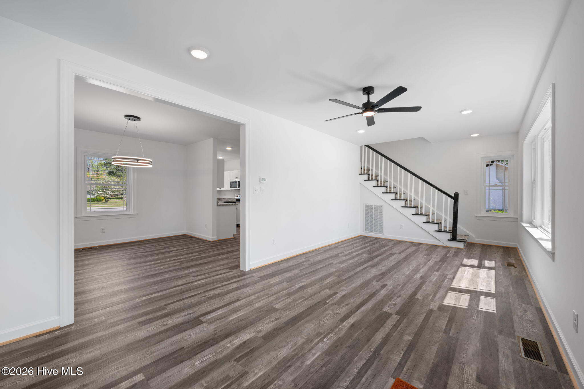1514 Rhem Avenue New Bern, NC 28560 - Photo 10 of 41 32-web-or-mls-DSC_0108