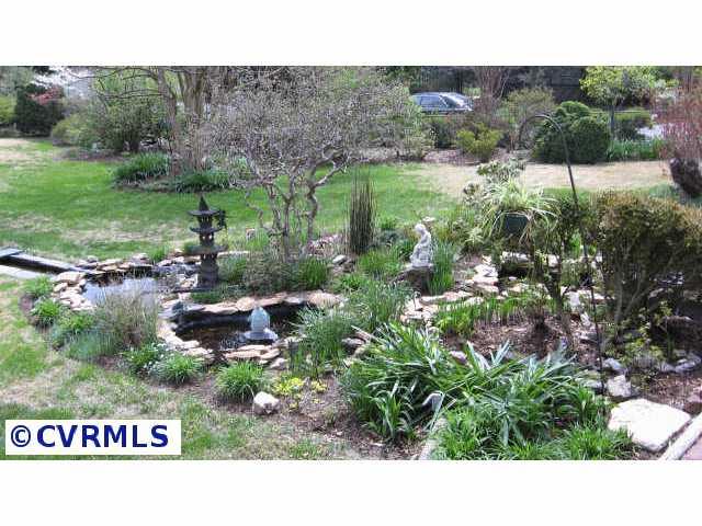 3211 Brook Road Richmond, VA 23227 - Photo 3 of 10 Other - Garden Pool