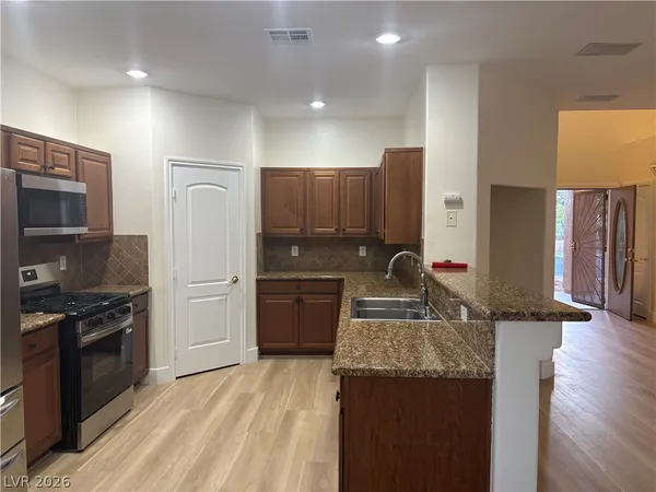 $2,195 | 9368 Pineneedle Ridge Street, Las Vegas, NV 89178