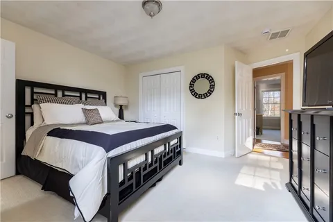 $899,900 | 47 Wooded Grove Circle, South Kingstown, RI 02892