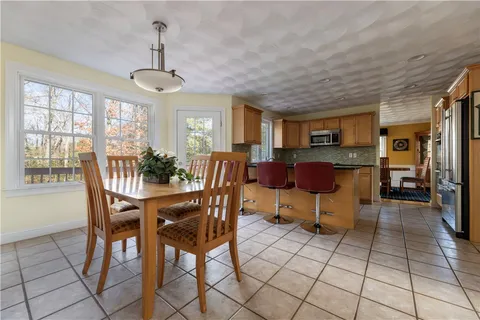 $899,900 | 47 Wooded Grove Circle, South Kingstown, RI 02892
