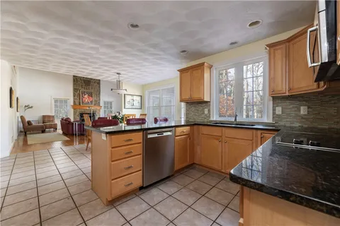 $899,900 | 47 Wooded Grove Circle, South Kingstown, RI 02892