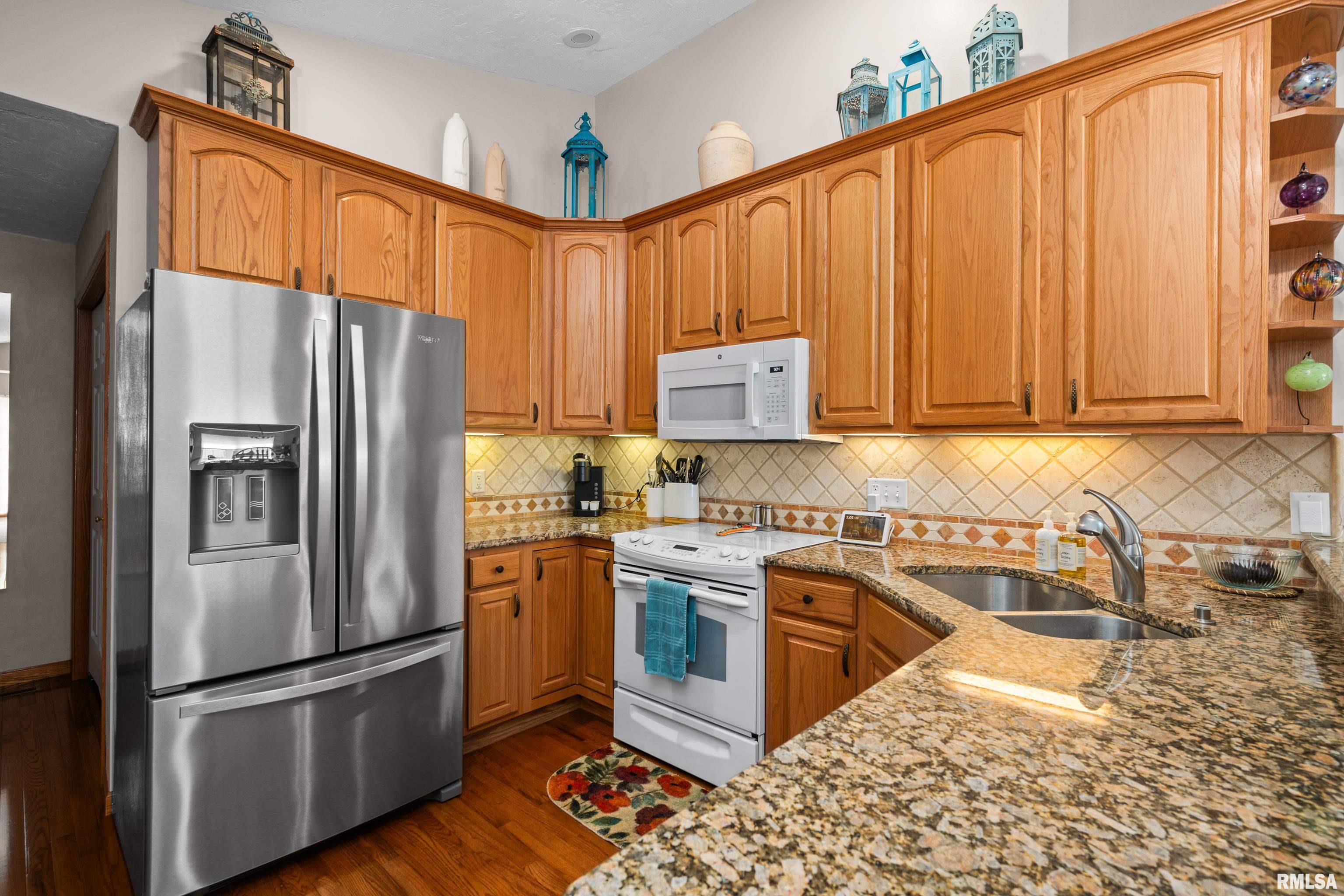 5075 Red Fox Road Bettendorf, IA 52722 - Photo 8 of 36