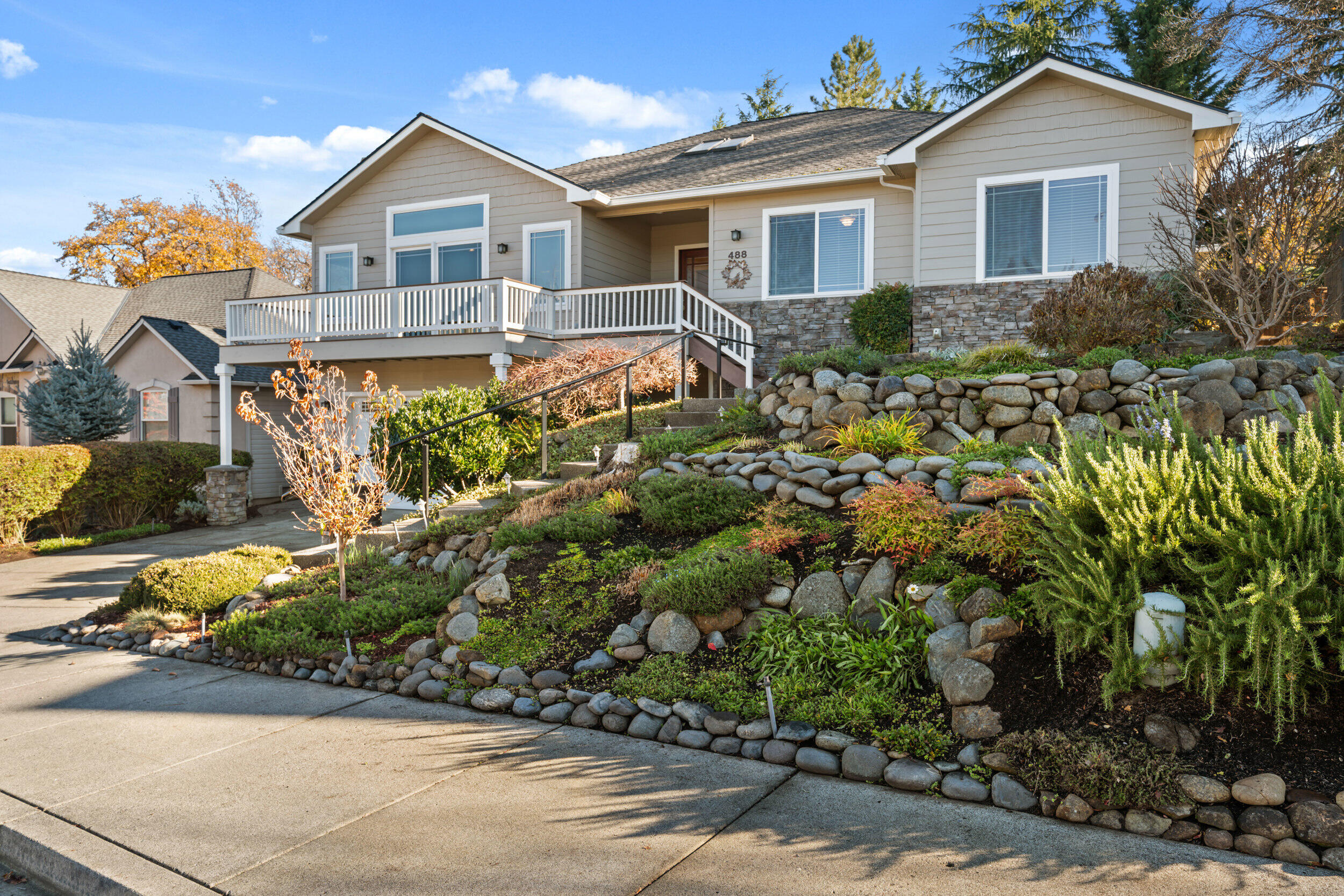 488 Quail Run Eagle Point, OR 97524 - Photo 1 of 47 16_ 488 quail run, eagle point, or 97524