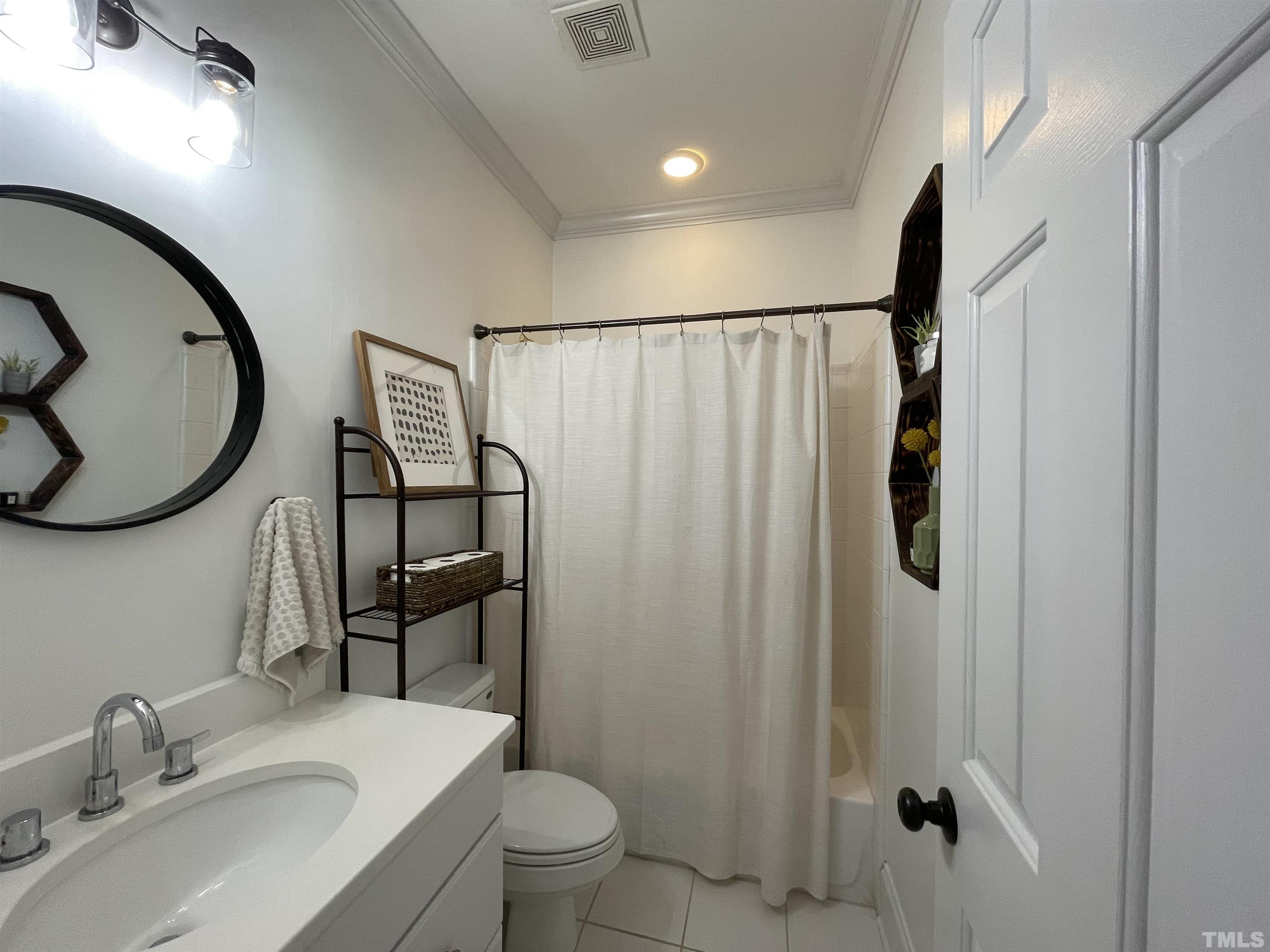 1825 Saluda Court Raleigh, NC 27608 - Photo 8 of 31