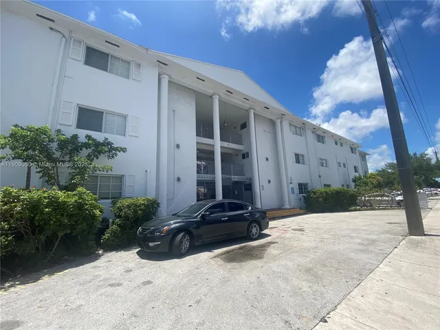 a view of a back yard of the house