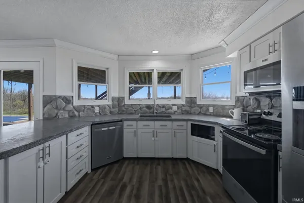 $350,000 | 2665 East 500 South, Hamilton, IN 46742