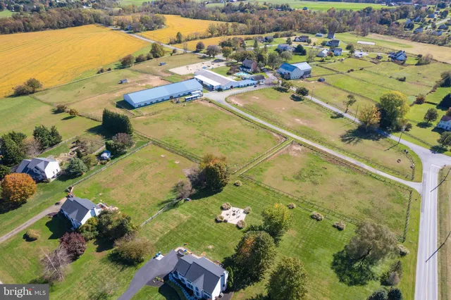 a view of front of house with yard