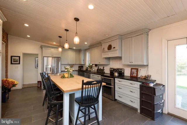 $1,400,000 | 845 Waterway Road, Oxford, PA 19363