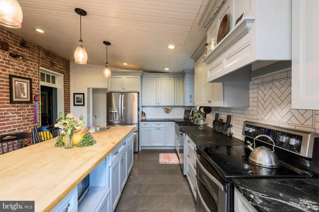 $1,400,000 | 845 Waterway Road, Oxford, PA 19363