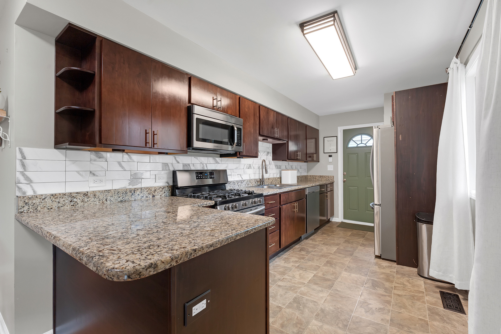 52 Sparrow Road Carpentersville, IL 60110 - Photo 12 of 24