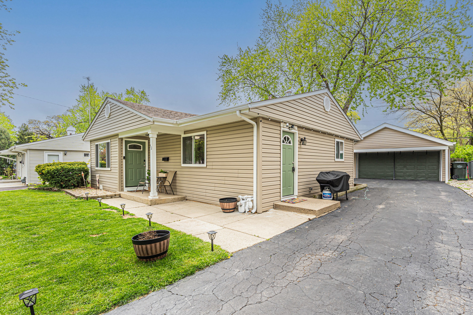 52 Sparrow Road Carpentersville, IL 60110 - Photo 2 of 24