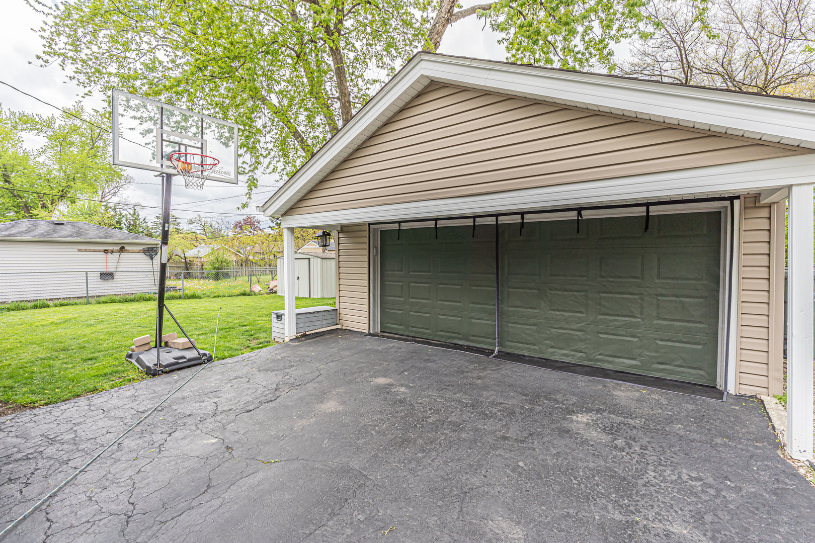 52 Sparrow Road Carpentersville, IL 60110 - Photo 3 of 24