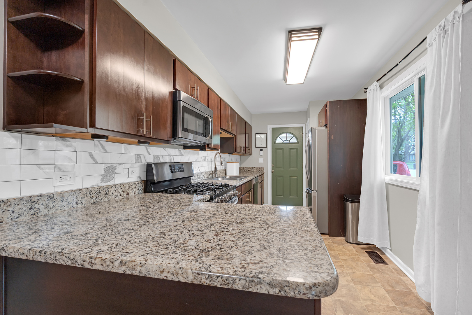 52 Sparrow Road Carpentersville, IL 60110 - Photo 8 of 24