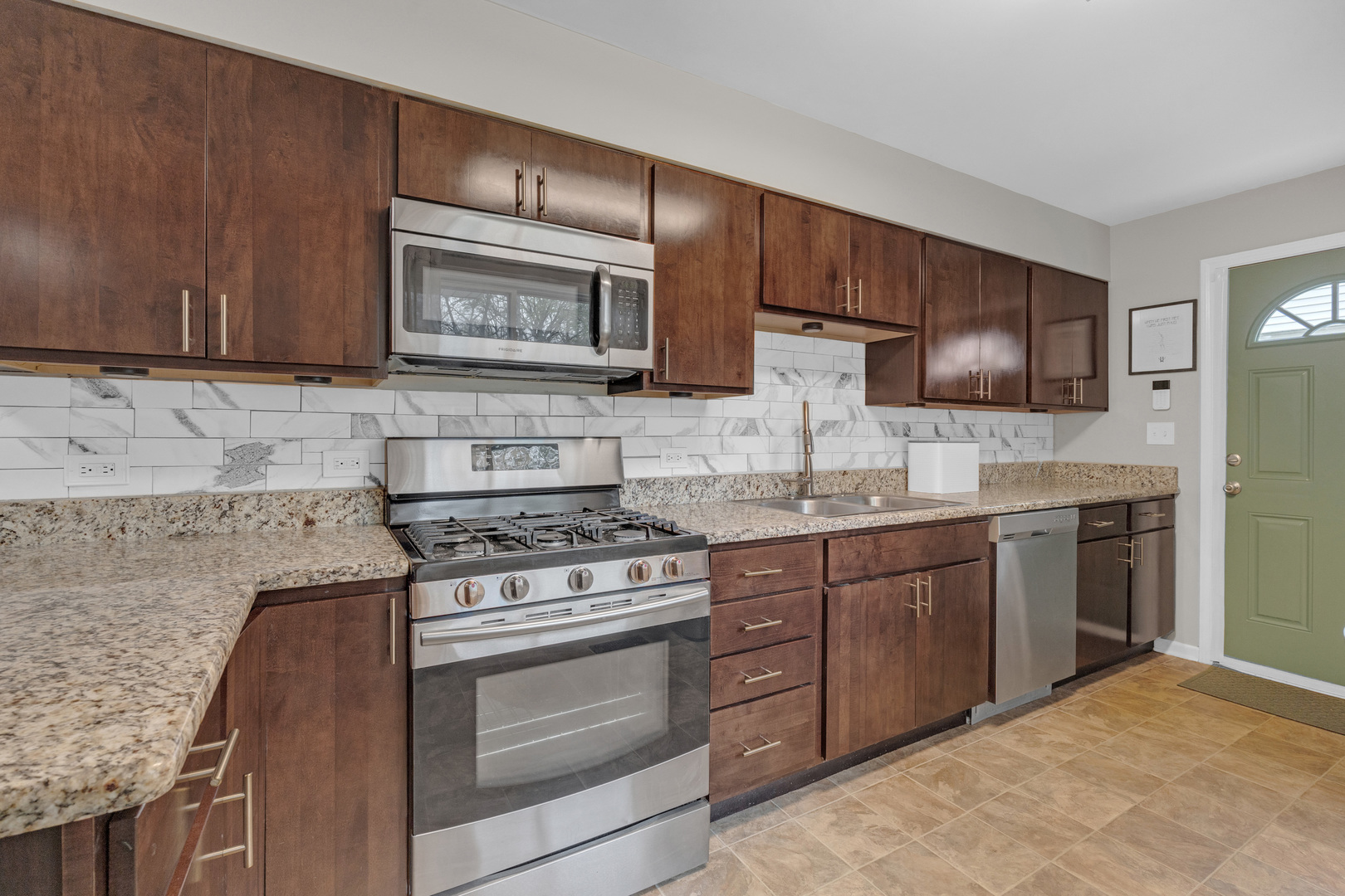 52 Sparrow Road Carpentersville, IL 60110 - Photo 9 of 24