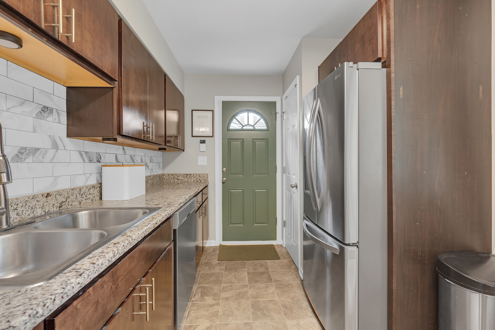 52 Sparrow Road Carpentersville, IL 60110 - Photo 10 of 24