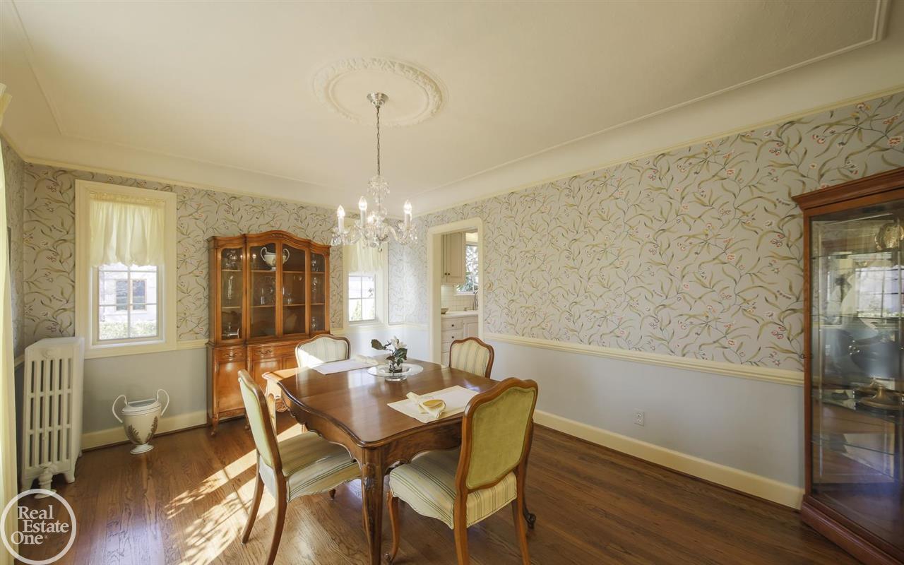 1712 Broadstone Road Grosse Pointe Woods, MI 48236 - Photo 5 of 34