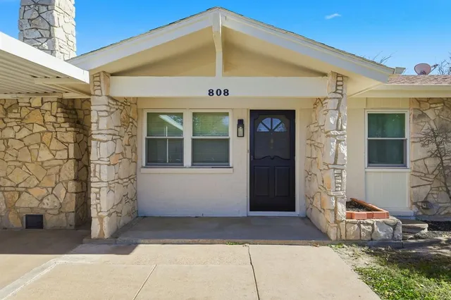 $2,150 | 808 Bridle Avenue, White Settlement, TX 76108