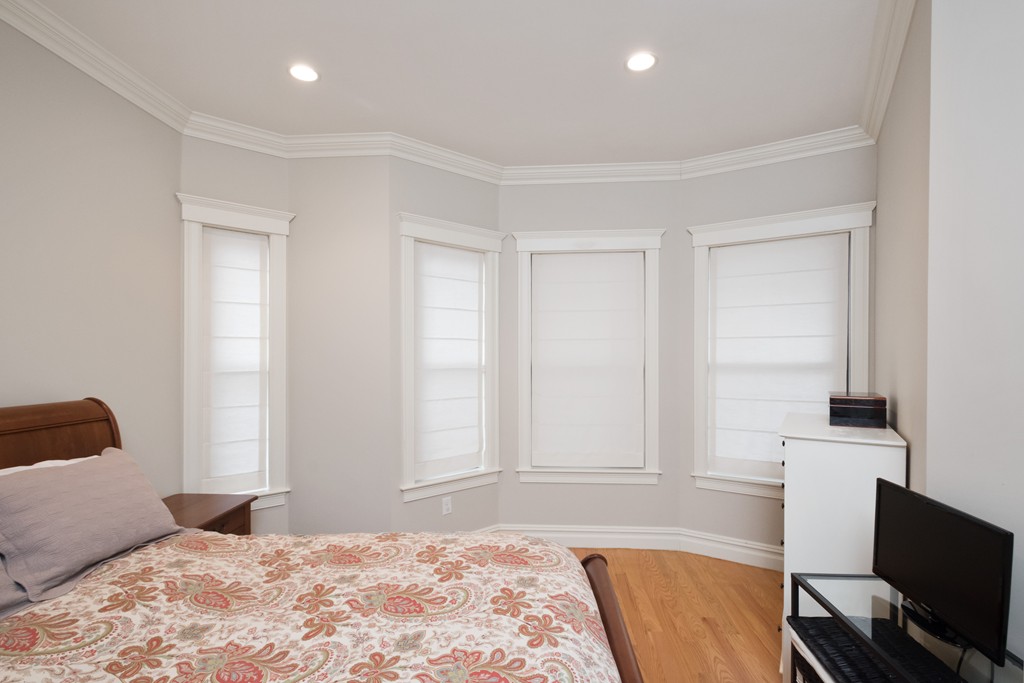 909 Beacon Street, Unit 3 Boston, MA 02215 - Photo 2 of 2 a bedroom with a bed and a window