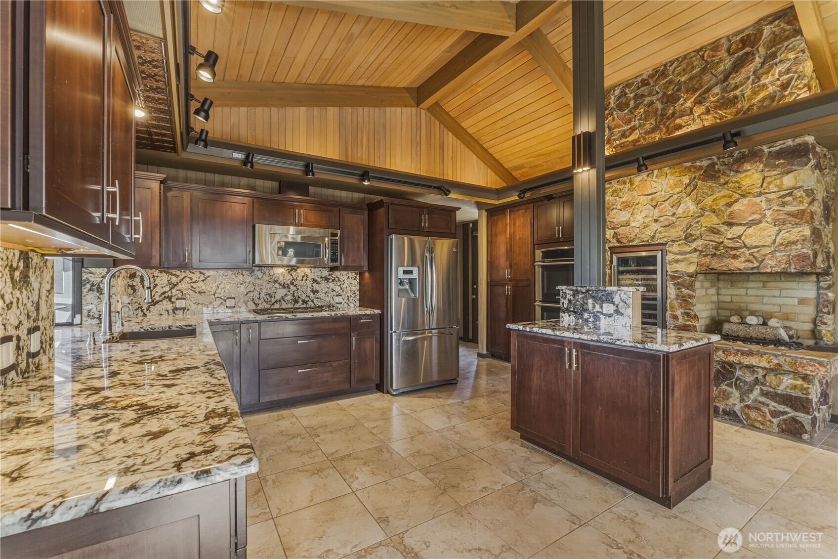 218 Sunnyslope Heights Road Wenatchee, WA 98801 - Photo 11 of 38