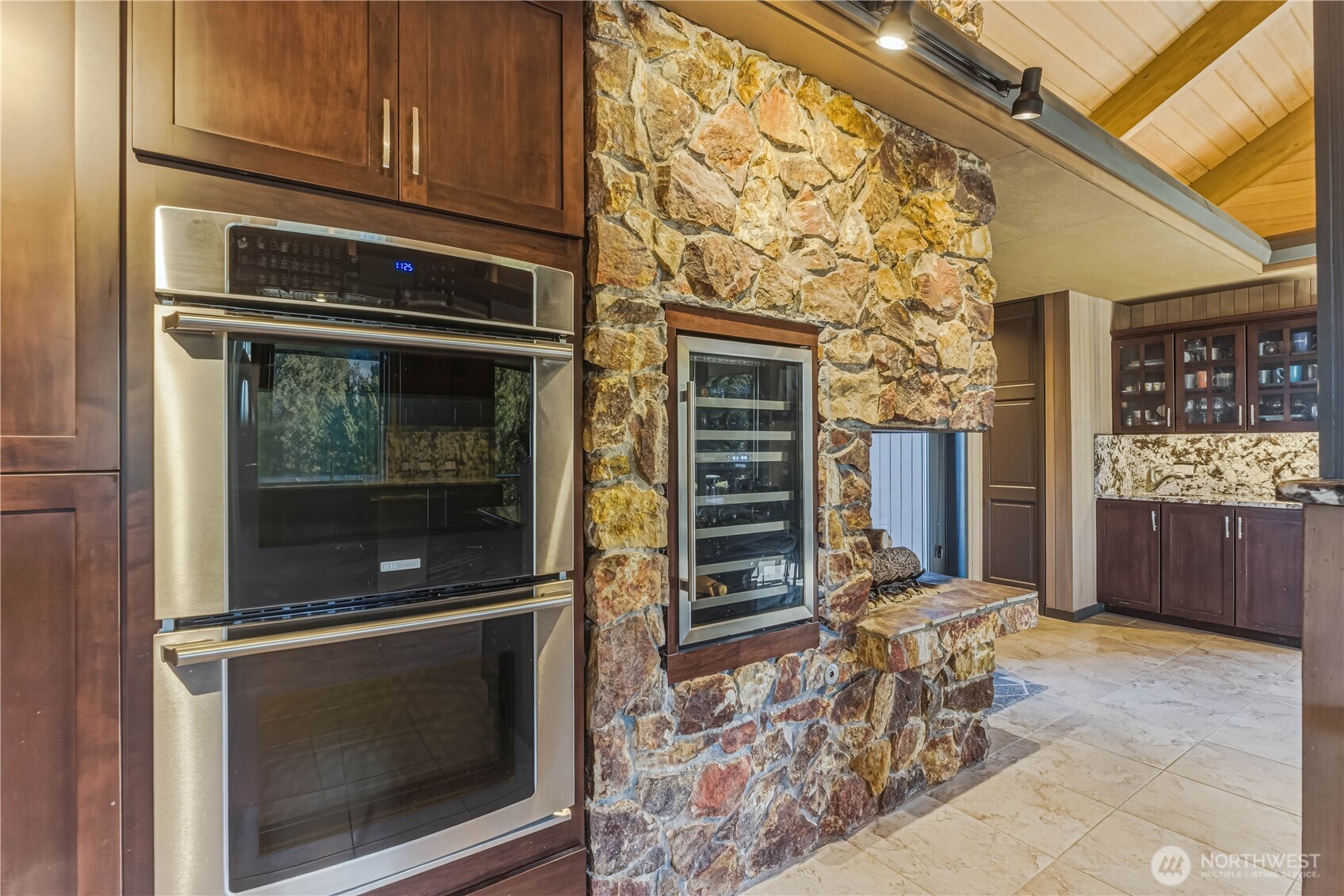 218 Sunnyslope Heights Road Wenatchee, WA 98801 - Photo 12 of 38