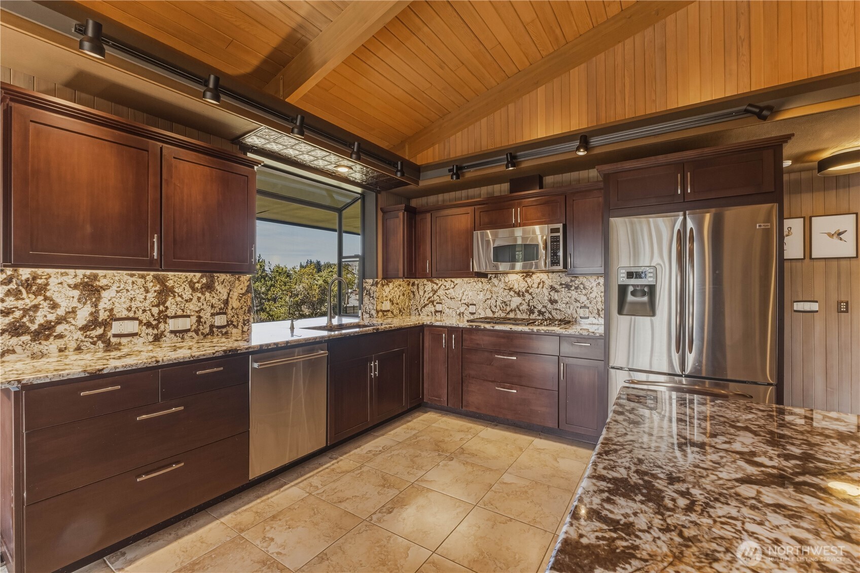 218 Sunnyslope Heights Road Wenatchee, WA 98801 - Photo 13 of 38