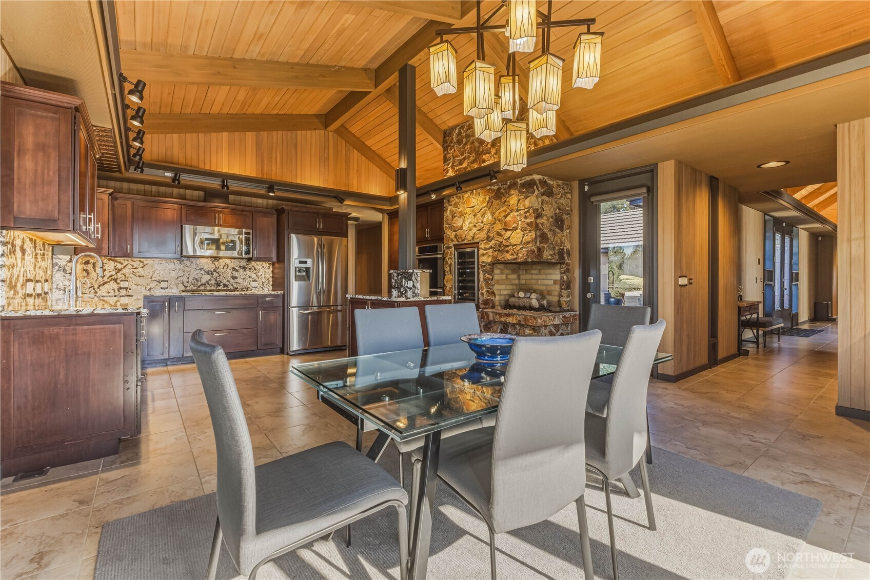 218 Sunnyslope Heights Road Wenatchee, WA 98801 - Photo 14 of 38