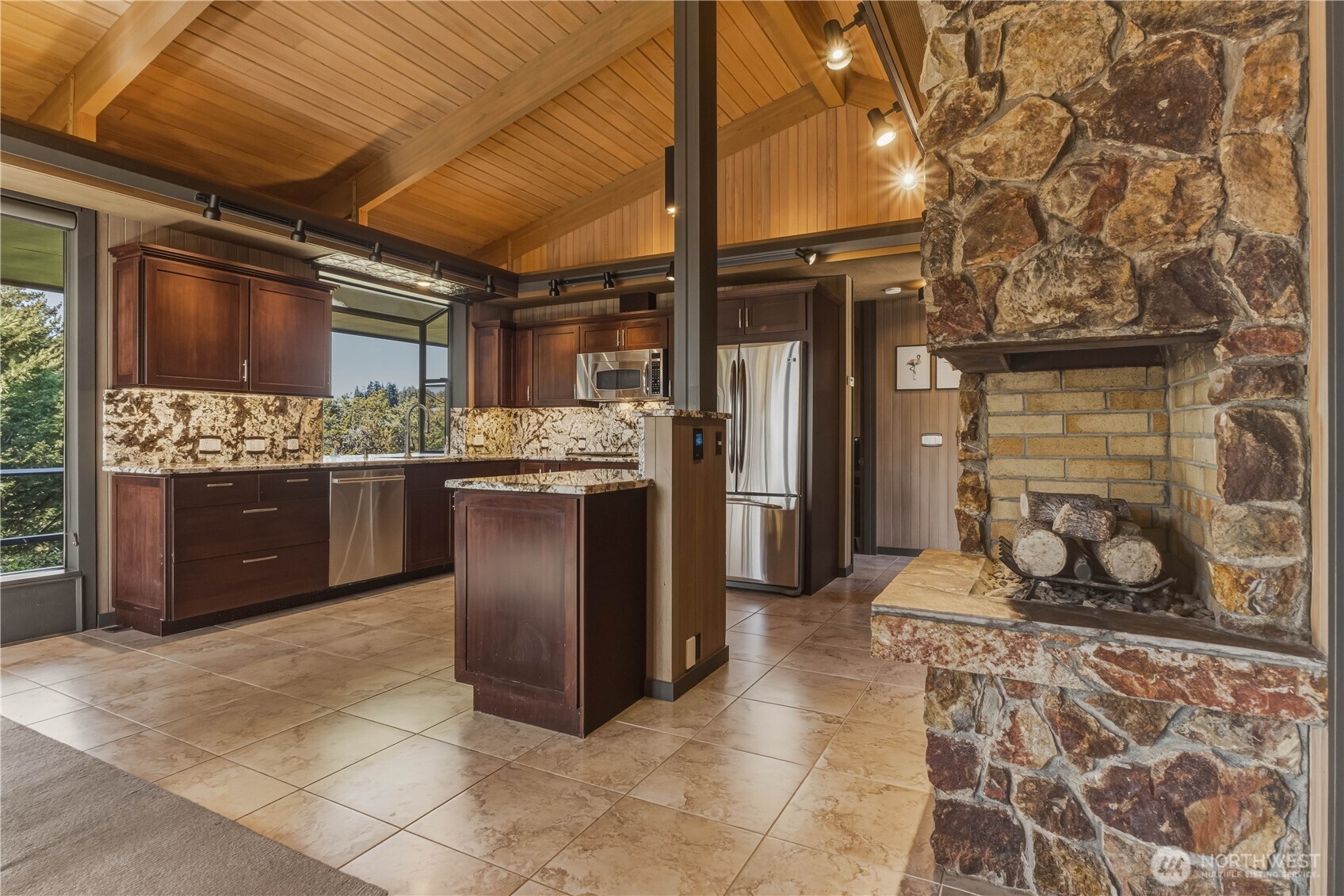 218 Sunnyslope Heights Road Wenatchee, WA 98801 - Photo 10 of 38