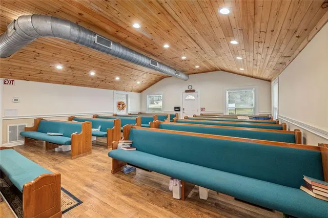 a view of a yard with a tree