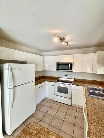 $2,700 | 2206 Northwest 170th Avenue, Pembroke Pines, FL 33028