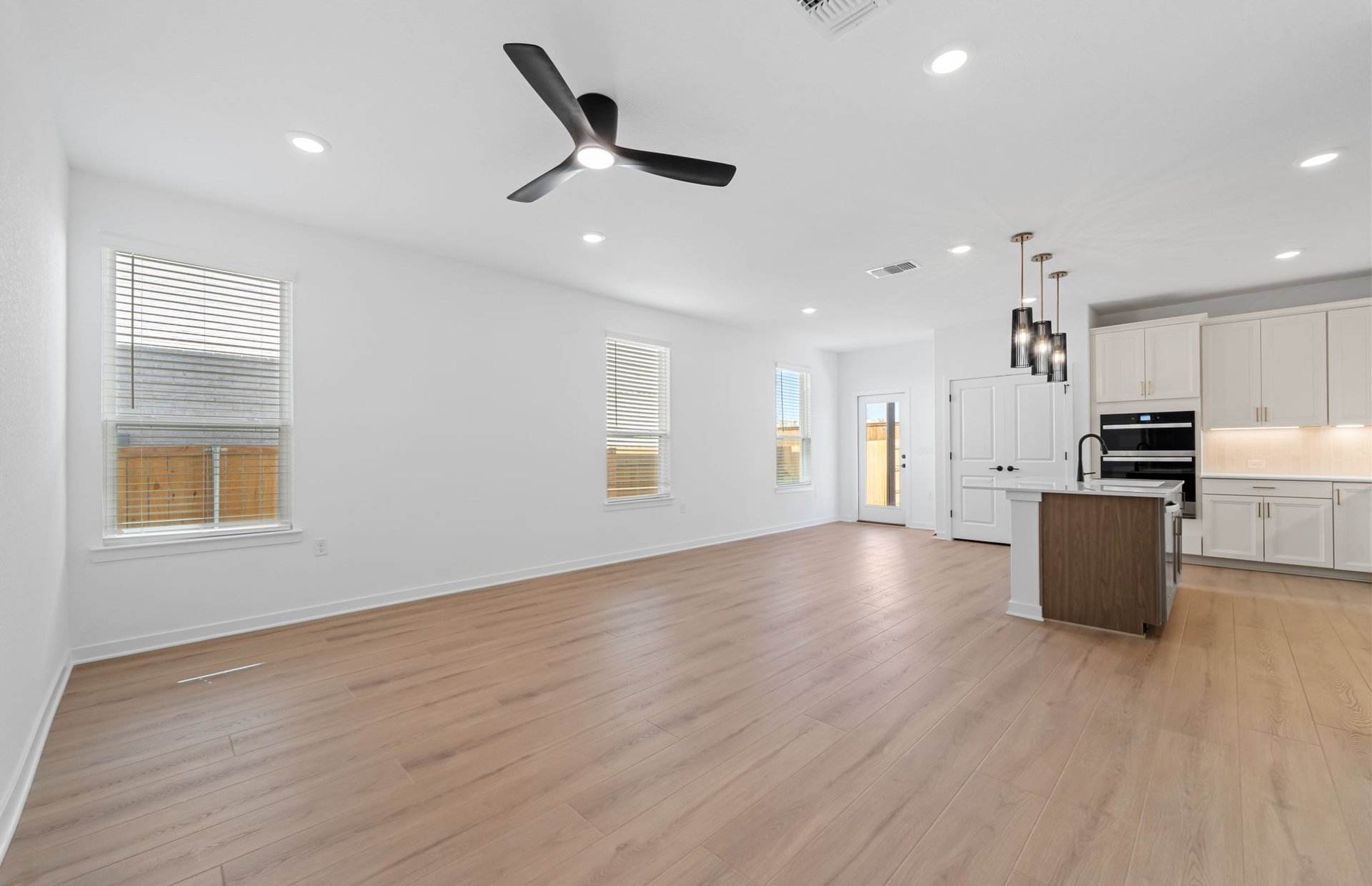 125 Adlai Avenue Georgetown, TX 78633 - Photo 6 of 32