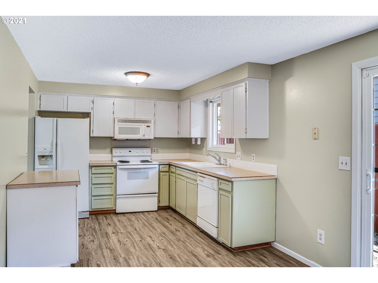 925 Southwest Birch Street Dallas, OR 97338 - Photo 9 of 23