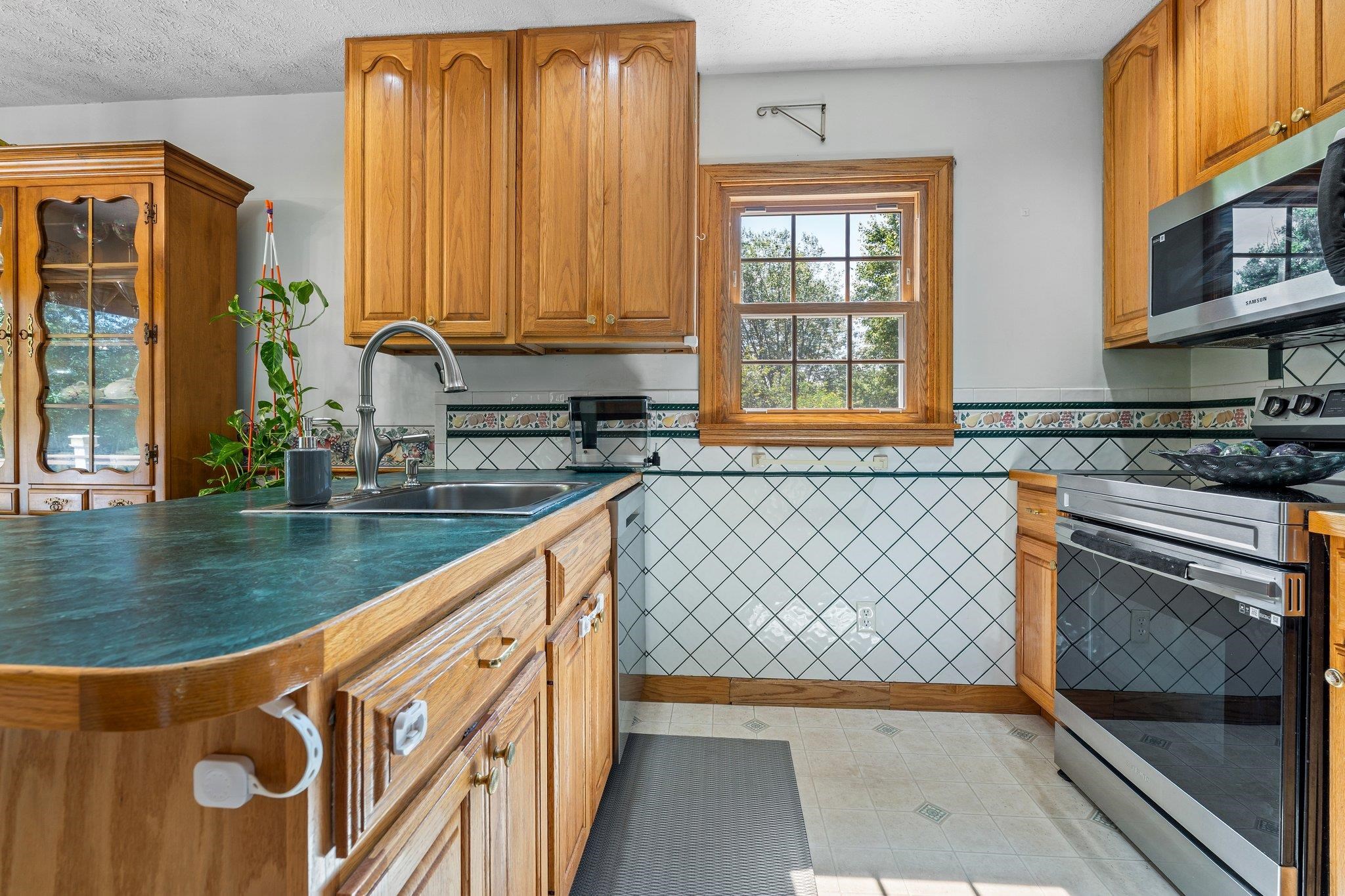 14 Johns Drive Hooksett, NH 03106 - Photo 10 of 51