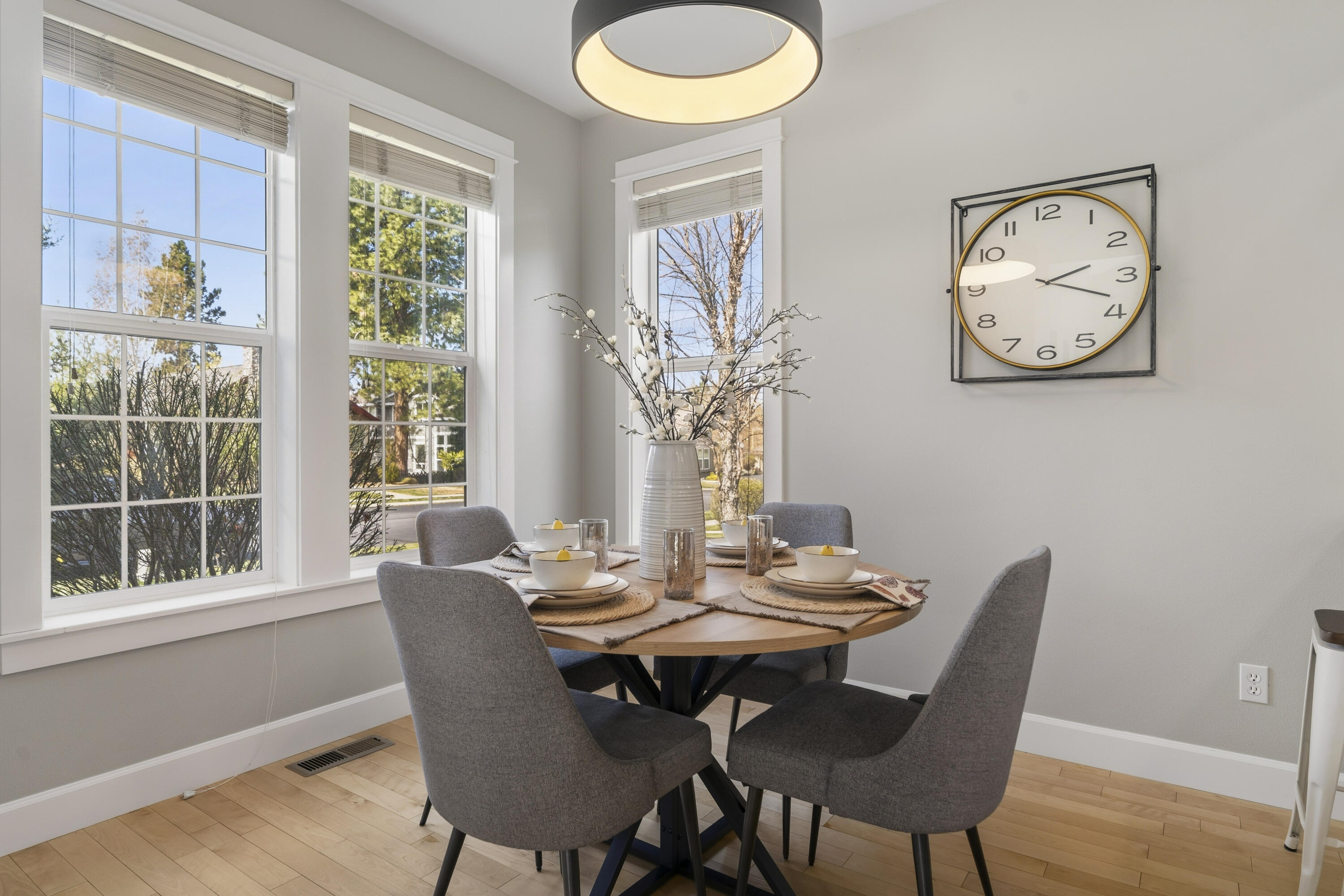 61425 Davis Lake Loop Bend, OR 97702 - Photo 20 of 51 23-Dining Room