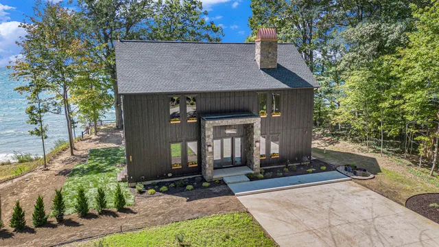 $2,450,000 | 2578 Lakeshore Drive, Fennville, MI 49408