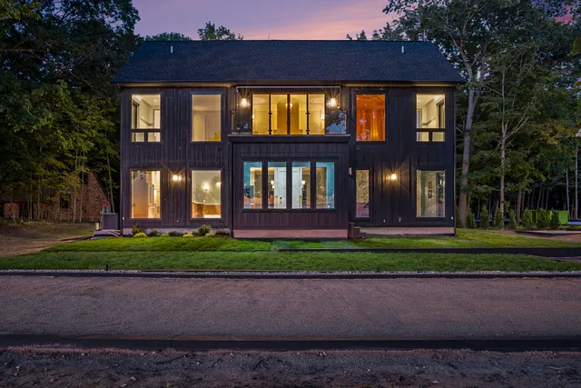 $2,450,000 | 2578 Lakeshore Drive, Fennville, MI 49408