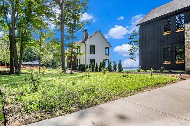 $2,450,000 | 2578 Lakeshore Drive, Fennville, MI 49408