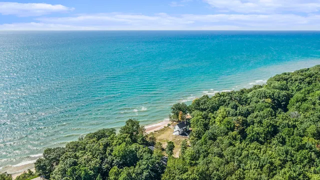 $2,450,000 | 2578 Lakeshore Drive, Fennville, MI 49408