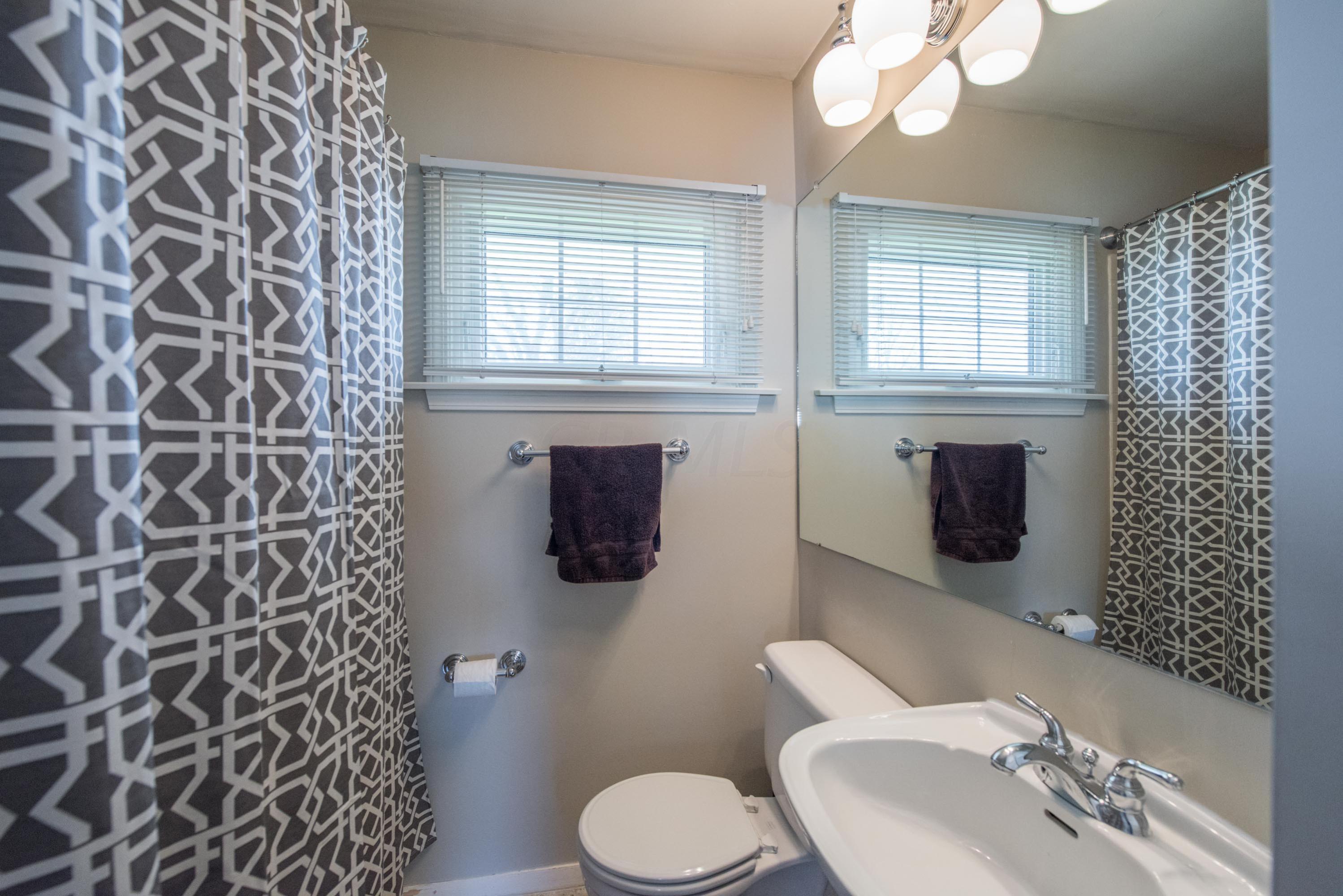 2778 Nottingham Road Columbus, OH 43221 - Photo 15 of 25
