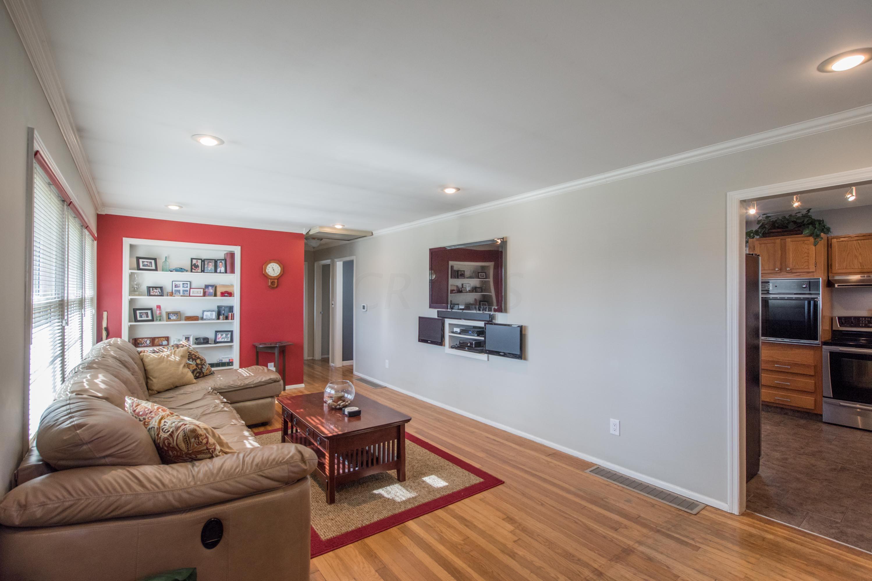 2778 Nottingham Road Columbus, OH 43221 - Photo 3 of 25
