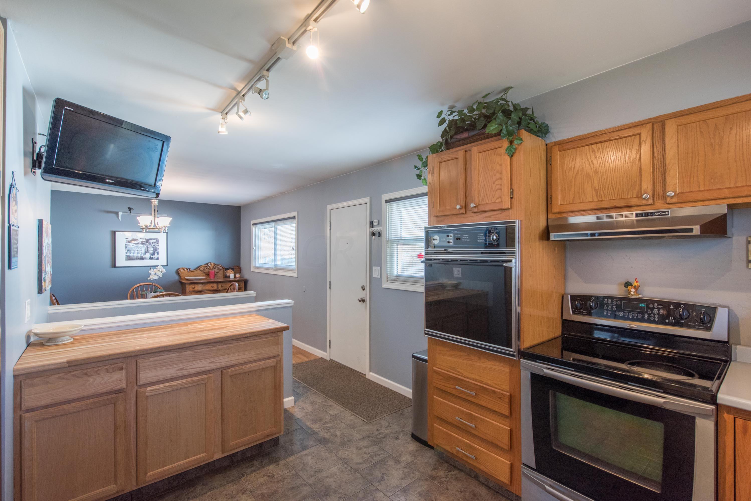 2778 Nottingham Road Columbus, OH 43221 - Photo 8 of 25