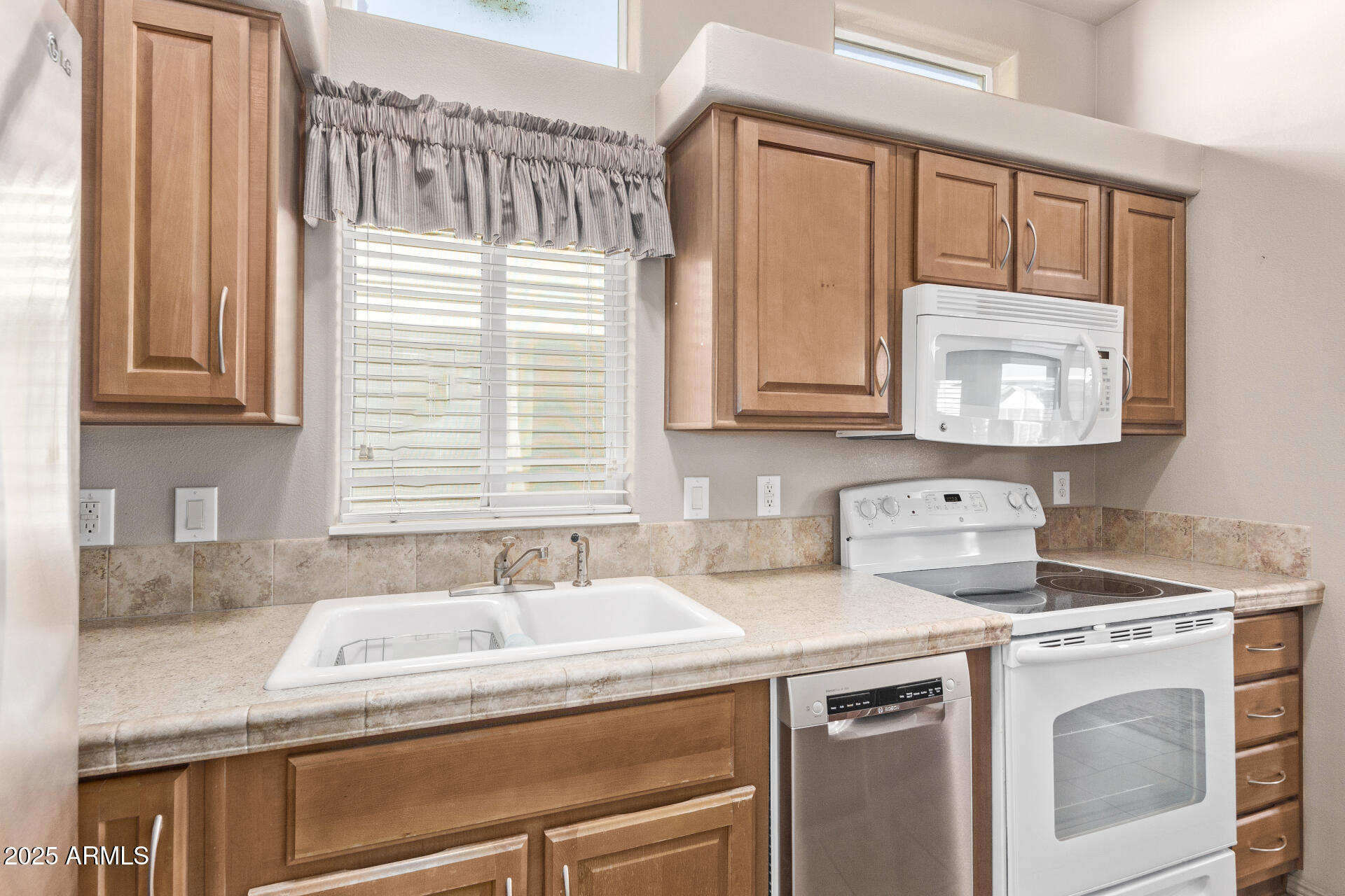 17200 West Bell Road, Unit 899 Surprise, AZ 85374 - Photo 8 of 23 17 Bell 17200 #899
