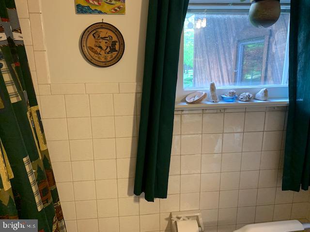 2046 Ziegler Road Pennsburg, PA 18073 - Photo 23 of 34 Tiled bathroom