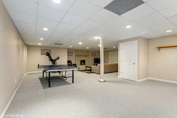 $6,500 | 8840 Royal Drive, Burr Ridge, IL 60527