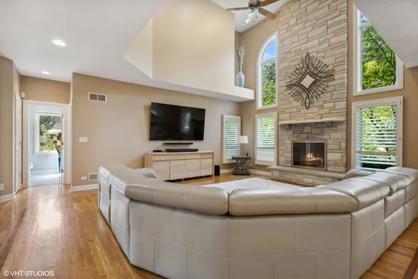 $6,500 | 8840 Royal Drive, Burr Ridge, IL 60527