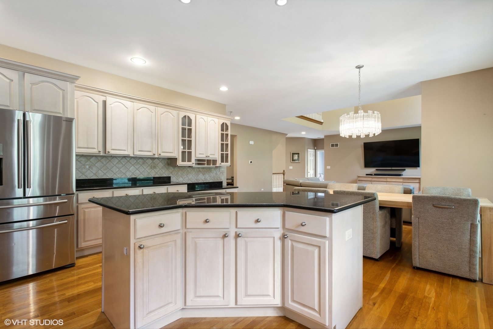 8840 Royal Drive Burr Ridge, IL 60527 - Photo 6 of 25