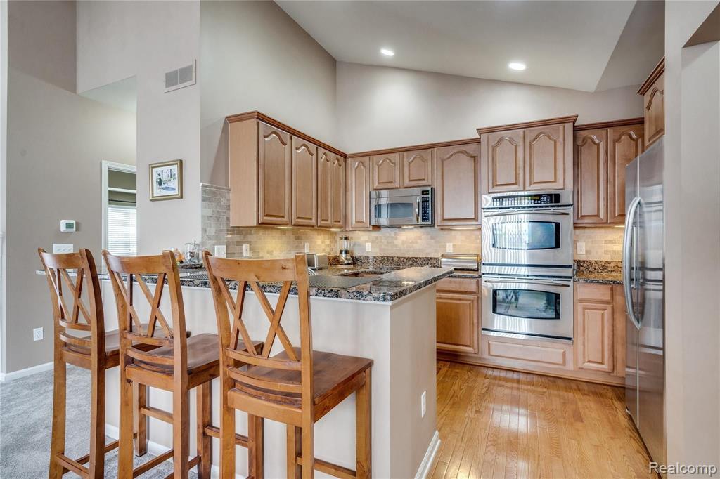 758 East Bluff Court Rochester Hills, MI 48306 - Photo 10 of 28