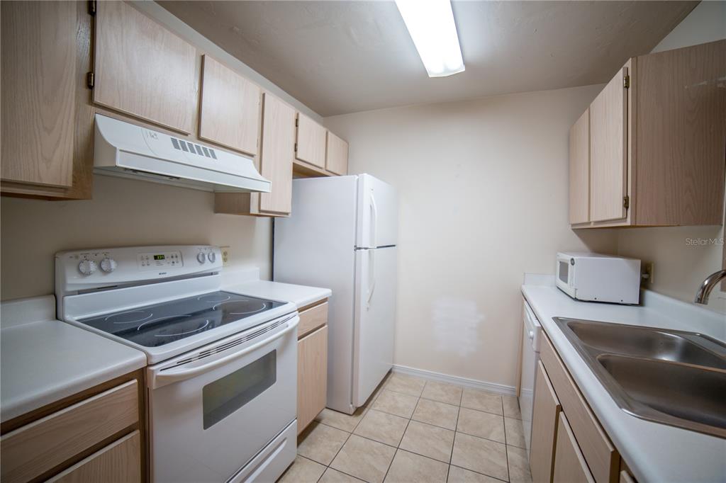 2360 Southwest Archer Road, Unit 907 Gainesville, FL 32608 - Photo 2 of 9