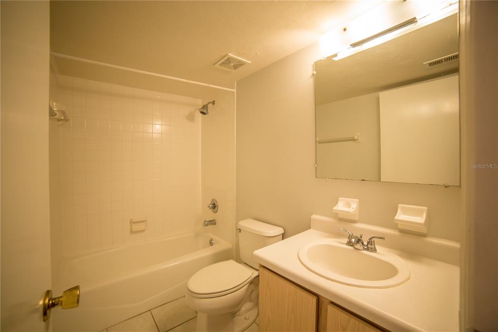 2360 Southwest Archer Road, Unit 907 Gainesville, FL 32608 - Photo 8 of 9